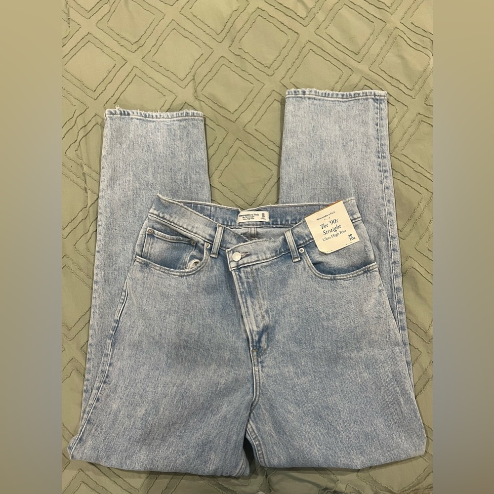 Abercrombie 90s straight jean ultra high rise
